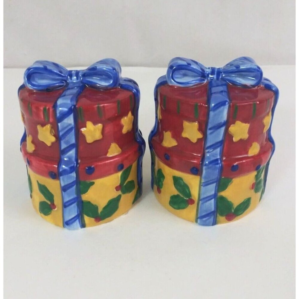 The Main Ingredient Round Christmas Present 3.25" Salt & Pepper Shakers